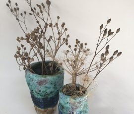 Set of two small vases.